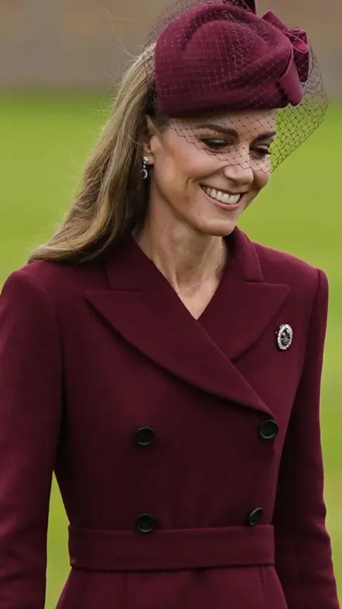 The First Lady’s Hat, Catherine’s Feather Brooch and Other Remarkable Outfits So Far